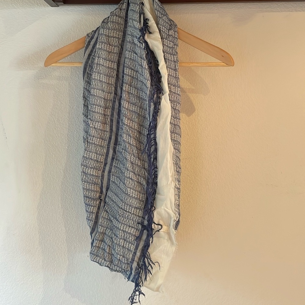 BP Nordstrom’s Brand Infinity Scarf. Navy/White Wrap